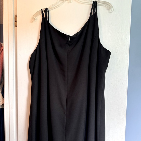 Black formal dress with sexy slit up left leg - Picture 7 of 8